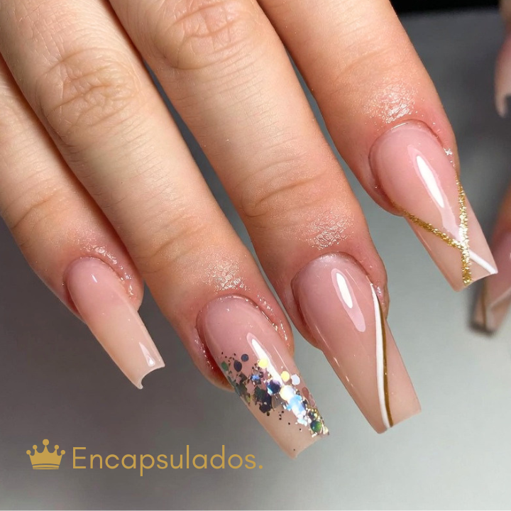 Gliter encapsulado en uñas.