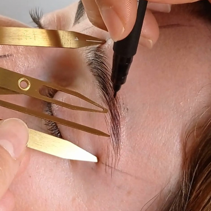 Diseño de cejas en modelo real